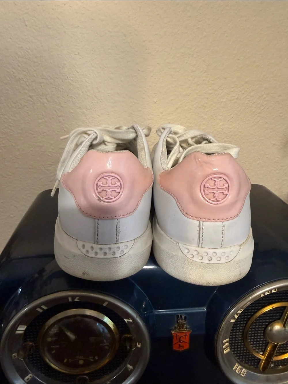 Tory Burch Howell Court Sneaker White Leather w/ Pink lace up Shoes Size 7